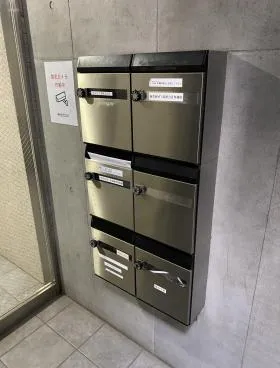 ユニマットハイダウェイビルの外観