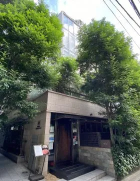 ユニマットハイダウェイビルの外観