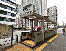 A1出入口から地上に出る