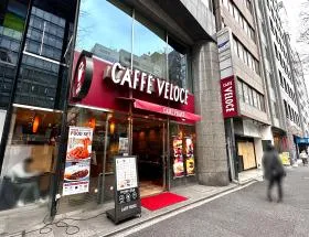 カフェベローチェを通過すれば当ビル着