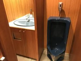 サンブリヂ小川町ビルの外観