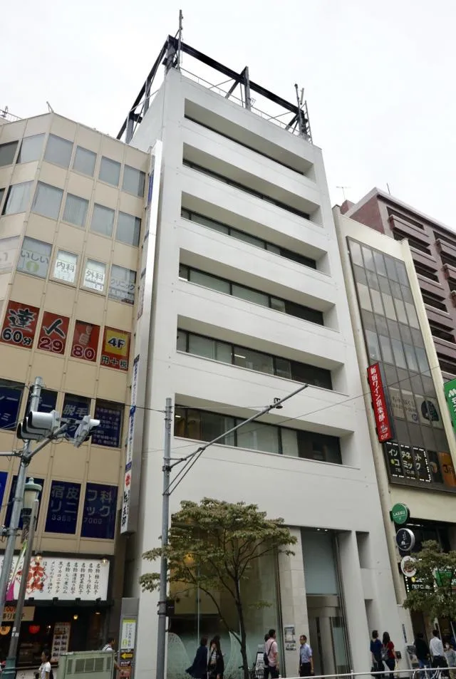 クロスオフィス新宿ビルの外観写真