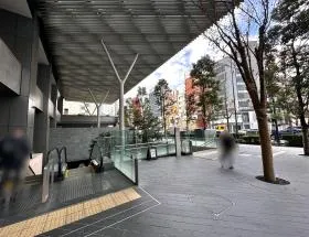 A6出入口（地上）