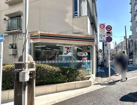 途中のセブンイレブンを通過すれば当ビル着
