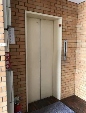 日本パーティビルの外観