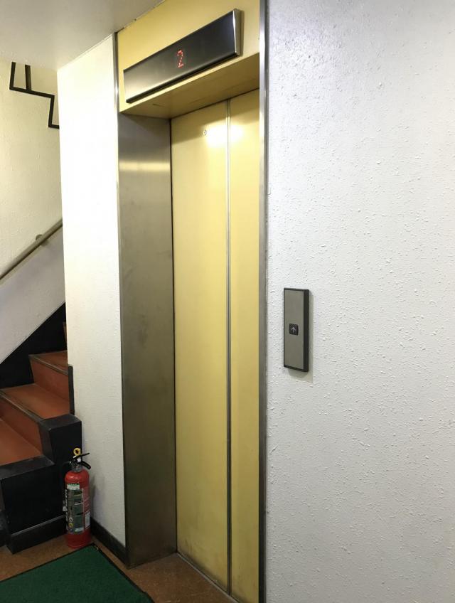 東京都千代田区神田猿楽町