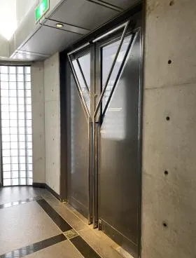 小原サンデンビルの外観