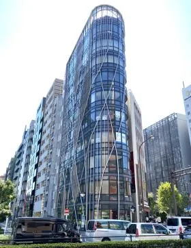 新宿イーストクロスタワーの外観