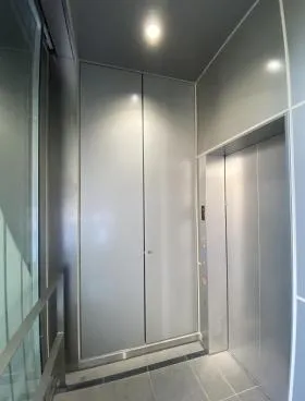 新宿イーストクロスタワーの外観