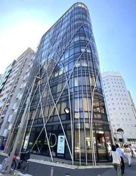 新宿イーストクロスタワーの外観