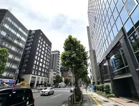 新大橋通り沿いを直進する