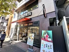 サンマルクカフェを通過したら当ビル着