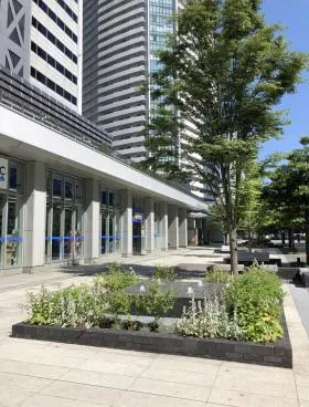 横浜メディアタワーの外観