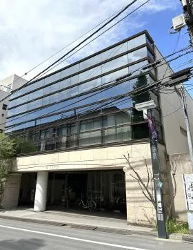 ジュニアー千駄ヶ谷ビルの外観