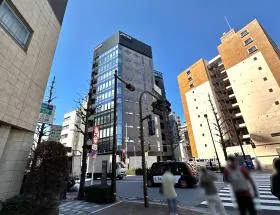 地上に出たら鍛冶橋通りの方に進む