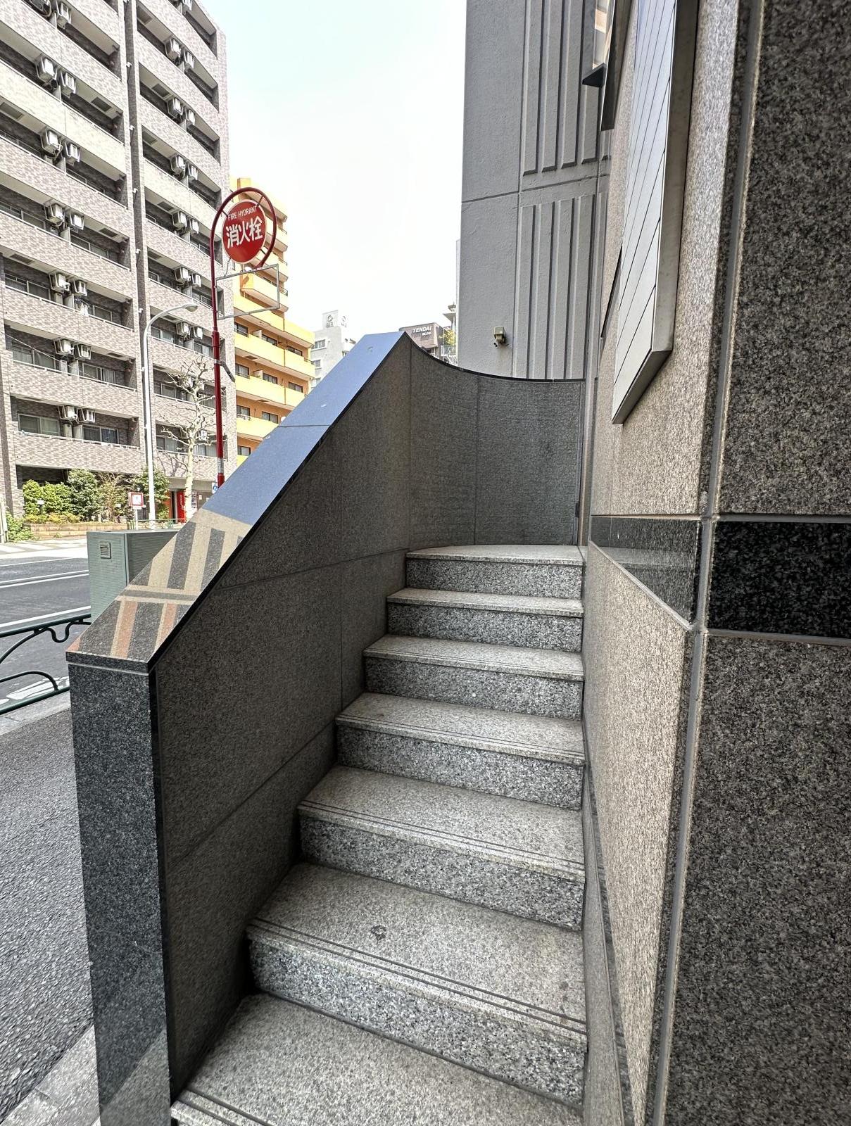 東京都新宿区東榎町