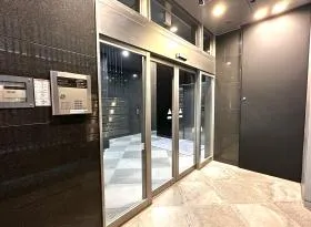 近鉄新宿御苑ビルの外観