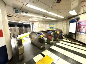 東京メトロ丸ノ内線「新宿御苑前駅」