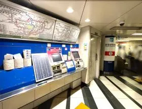 東京メトロ丸ノ内線「新宿御苑前駅」