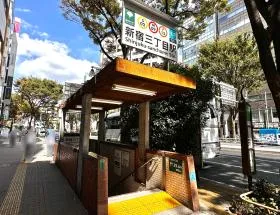 新宿三丁目駅のC5出入口からもアクセスしやすい（徒歩7分程）