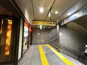A4出入口を目指す