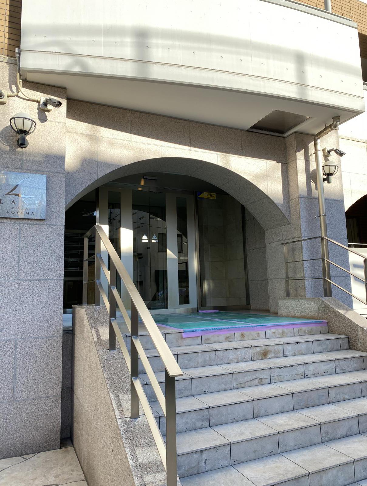 東京都港区南青山2