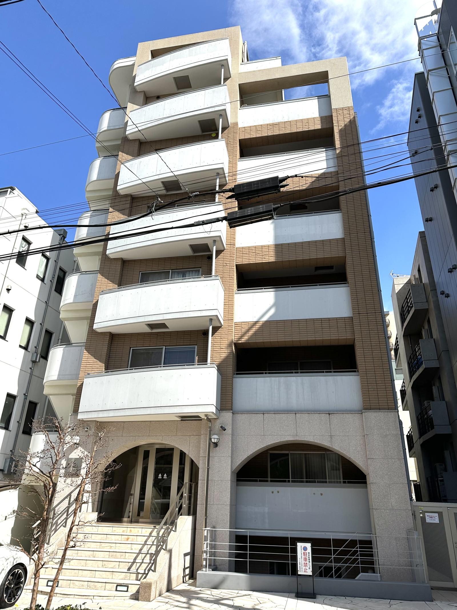 東京都港区南青山2