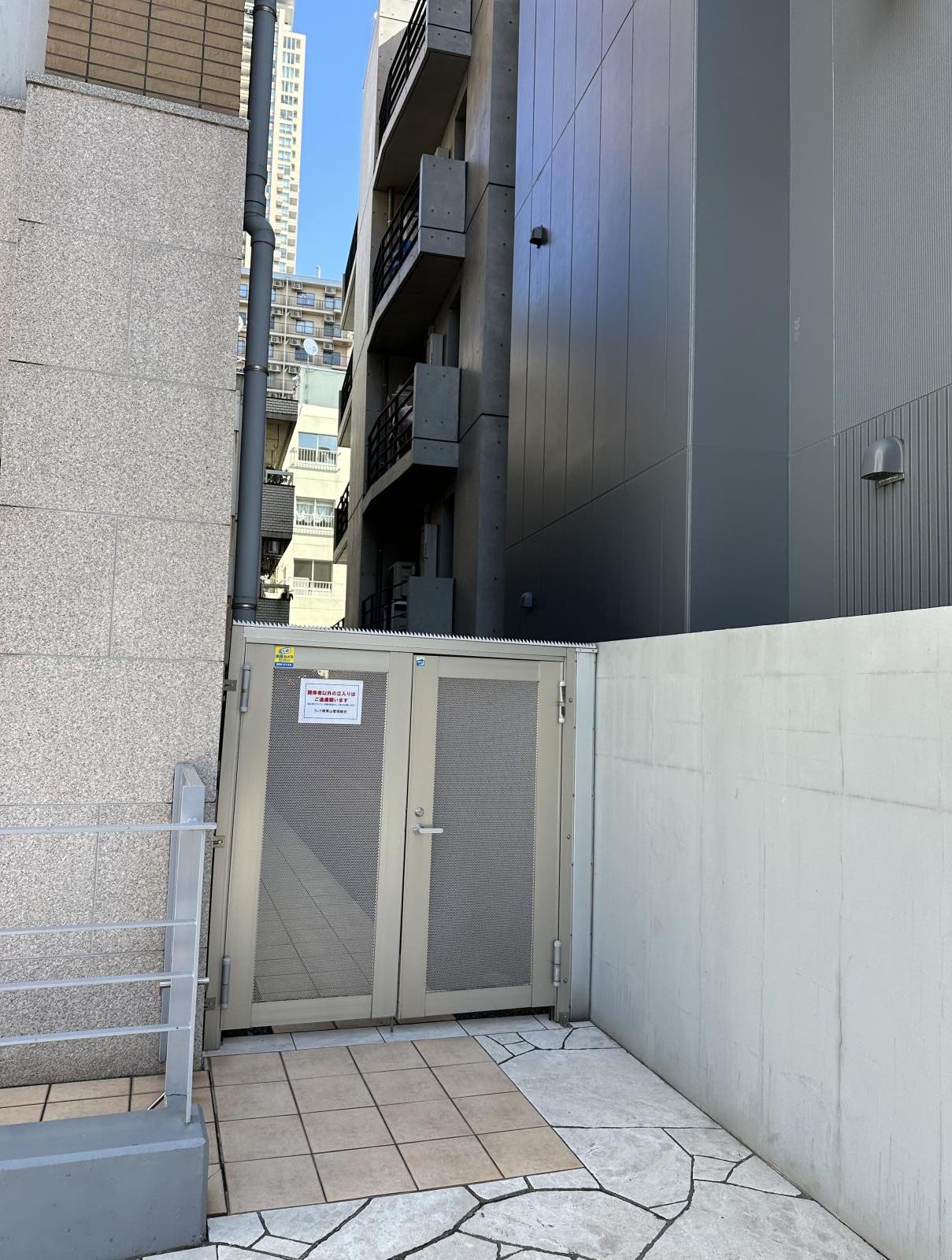 東京都港区南青山2