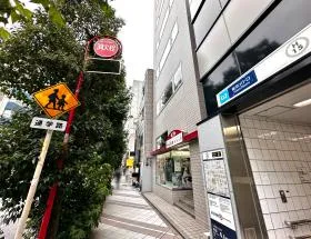 地上に出たら右に進む