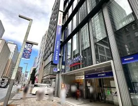 みずほ銀行を通過して右に曲がる