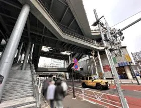 MIYASHITA PARKを通過する