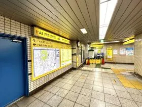 都営三田線「御成門駅」構内