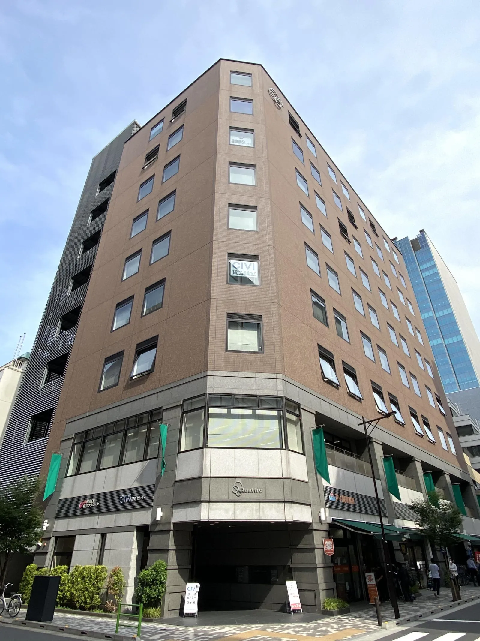 クアトロ室町ビルの外観写真