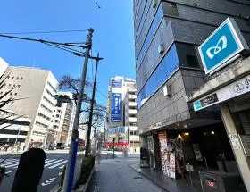 地上に出たら右に進む