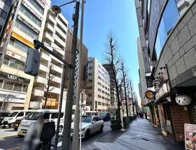 通り沿い（水天宮通り・人形町通り）を直進すれば当ビル着
