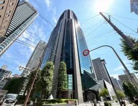 ピアスタワーの外観