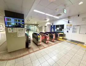 新線新宿駅（都営新宿線・京王新線）