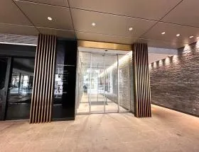 フロンティア新宿タワー(旧TSI新宿タワー)の外観
