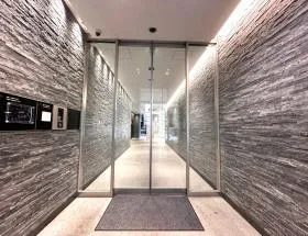 フロンティア新宿タワー(旧TSI新宿タワー)の外観