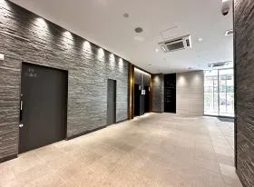 フロンティア新宿タワー(旧TSI新宿タワー)の外観