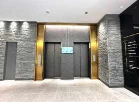 フロンティア新宿タワー(旧TSI新宿タワー)の外観