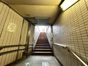 階段から上がる
