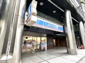 ローソンを通過すれば当ビル着