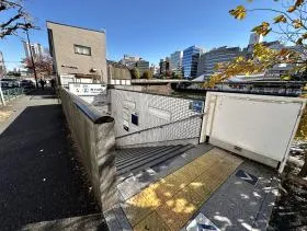 出入口7（地上）
