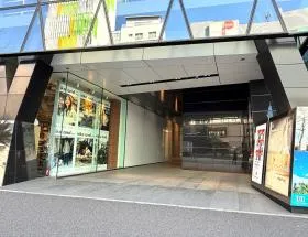 J6 Frontの外観