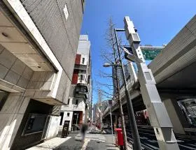 六本木通り沿いを直進すれば当ビル着
