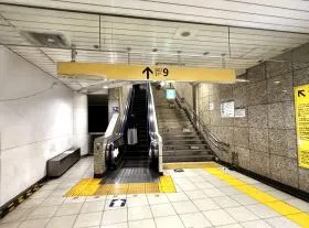 出入口9を目指す