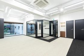 屋上テラス付きセットアップ！の居抜き賃貸オフィス物件(約20坪) ｜居抜きオフィス物件検索サイト【vivit-ビビット】（サムネイル1）
