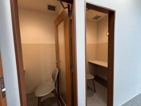会議室3室 おしゃれの居抜き賃貸オフィス物件(約65坪) ｜居抜きオフィス物件検索サイト【vivit-ビビット】（サムネイル10）