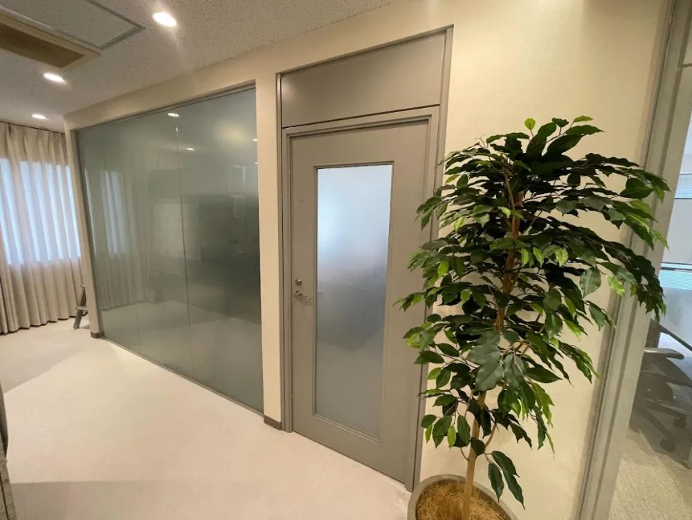 会議室・テレカンブースあり！おしゃれの居抜き賃貸オフィス物件(約90坪) ｜居抜きオフィス物件検索サイト【vivit-ビビット】（6）